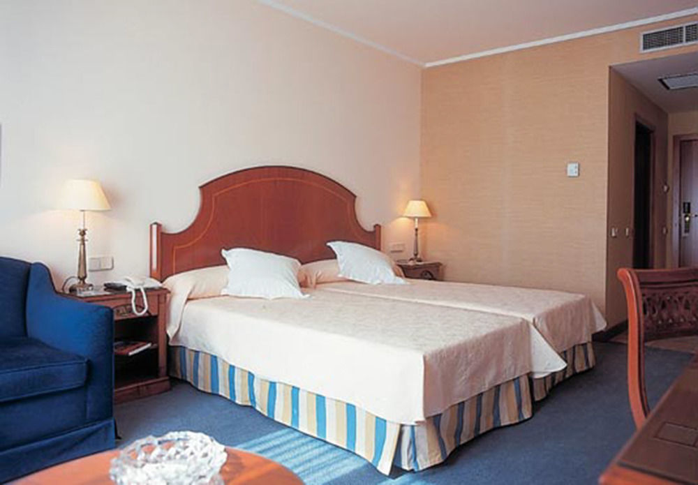 Hotel Termes Montbrió Montbrió del Camp Quarto foto